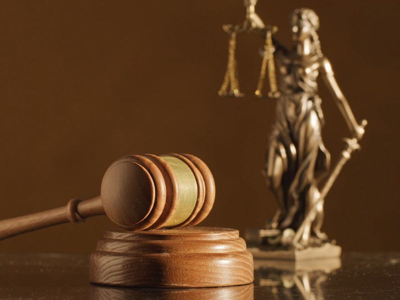 advokatska palica i figura